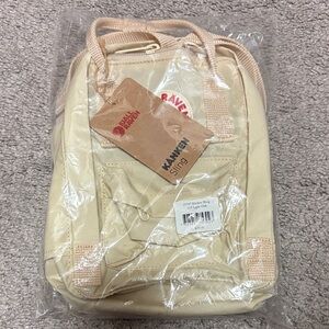 Fjäll Räven Kànken Sling Bag NEW
